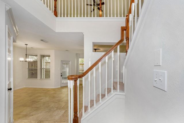 158 N Magnolia Pond Place 158E, The Woodlands, TX 77381