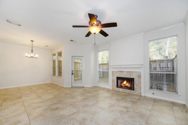 158 N Magnolia Pond Place 158E, The Woodlands, TX 77381