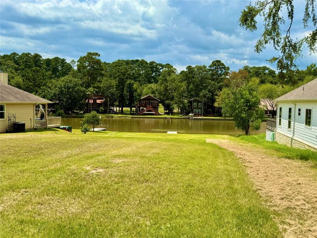 299 Twin Magnolia, Onalaska, TX 77360