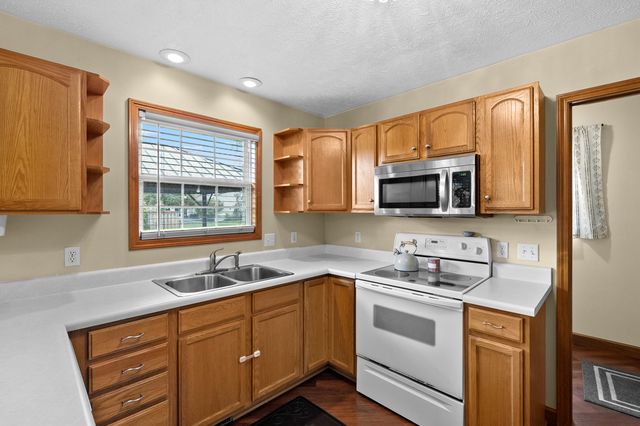 3061 Mandarin Grove Lane, Kalamazoo, MI 49004
