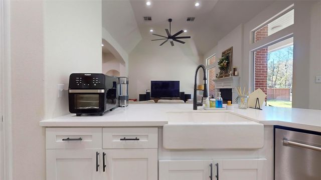 28511 E Benders Landing Boulevard, Spring, TX 77386