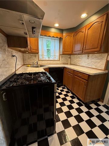 182 Newman Street 2309, Metuchen, NJ 08840