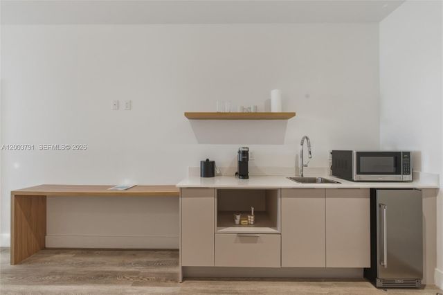 229 SW 9th St 502, Miami, FL 33130