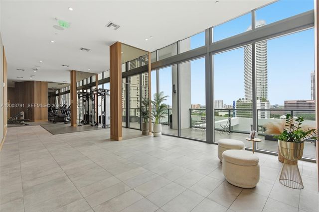 229 SW 9th St 502, Miami, FL 33130