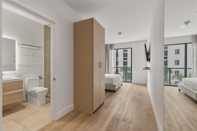 229 SW 9th St 502, Miami, FL 33130