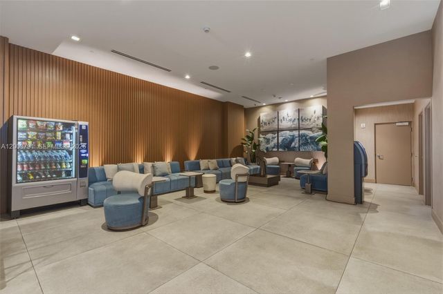 229 SW 9th St 502, Miami, FL 33130