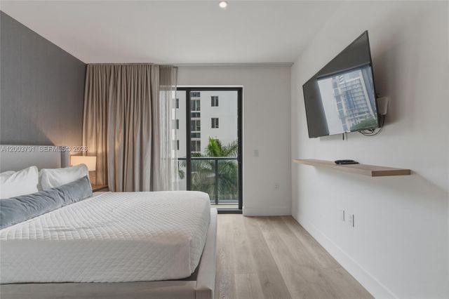 229 SW 9th St 502, Miami, FL 33130