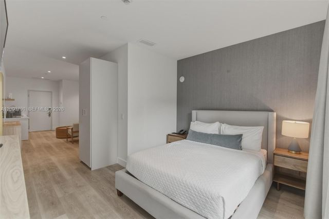 229 SW 9th St 502, Miami, FL 33130