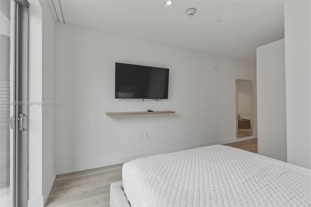 229 SW 9th St 502, Miami, FL 33130