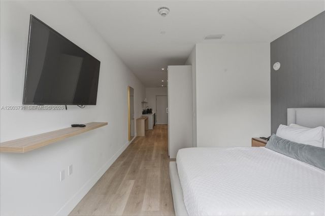 229 SW 9th St 502, Miami, FL 33130