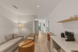 229 SW 9th St 502, Miami, FL 33130