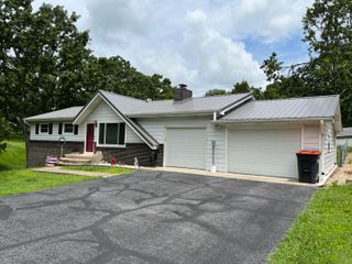 111 Robinhood Drive, Cassville, MO 65625