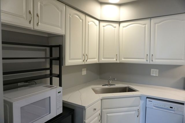 2650 Brookwood Way Drive 118B, Rolling Meadows, IL 60008