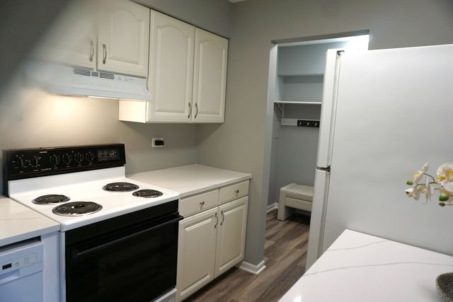 2650 Brookwood Way Drive 118B, Rolling Meadows, IL 60008