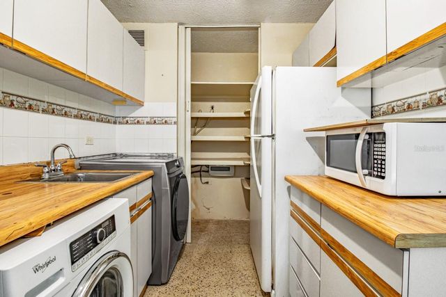 COND. LAGUNA GARDENS II 2 AVE. LAGUNA 9A, Carolina, PR 00979