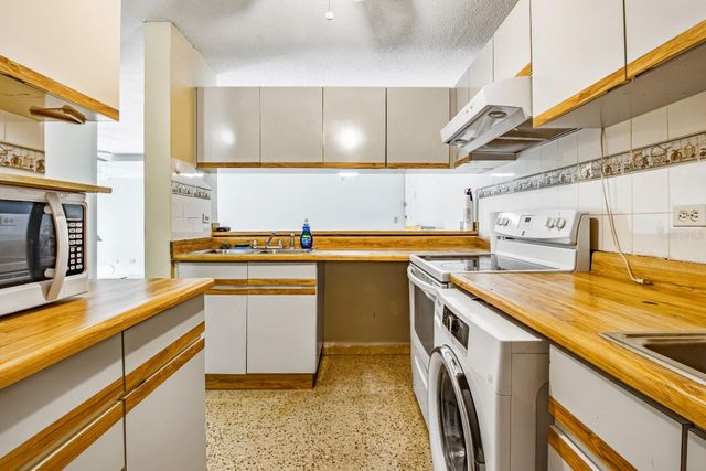 COND. LAGUNA GARDENS II 2 AVE. LAGUNA 9A, Carolina, PR 00979