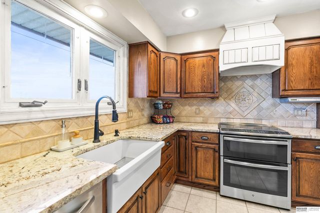 47 Ginger Woods Road, Valley, NE 68064