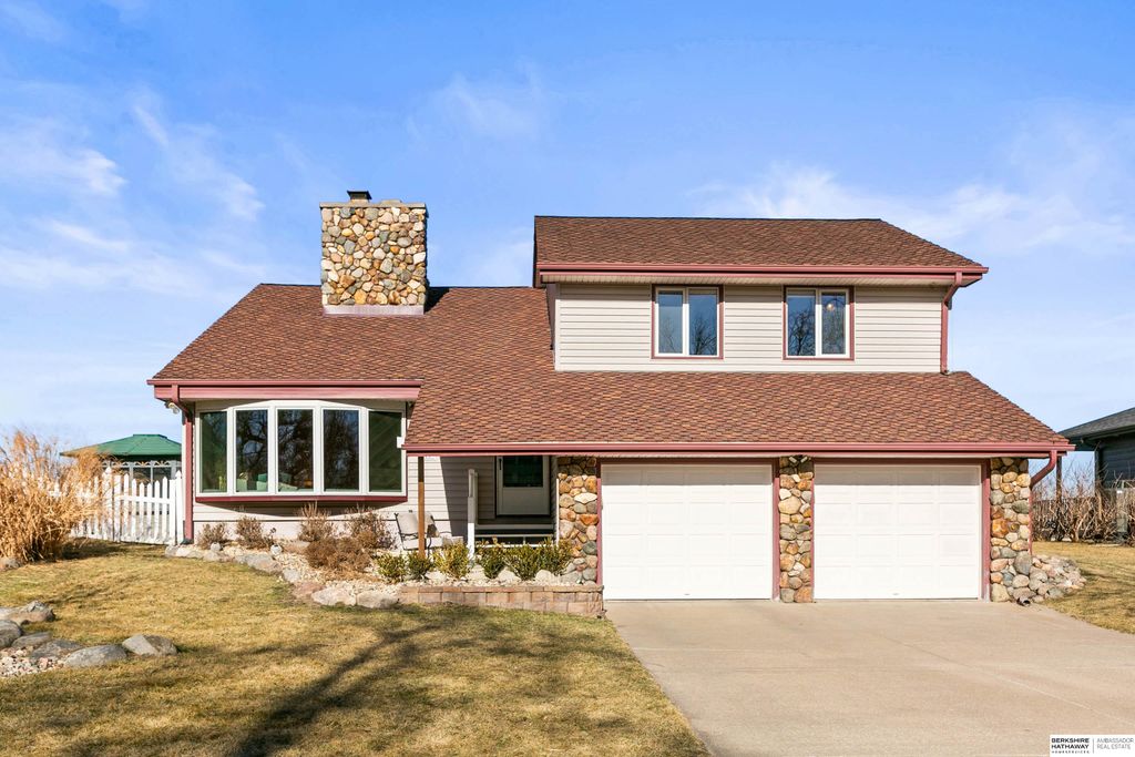 47 Ginger Woods Road, Valley, NE 68064