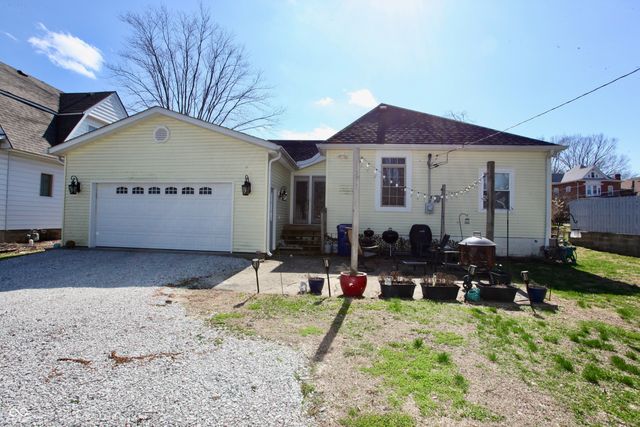 54 W High Street, Mooresville, IN 46158
