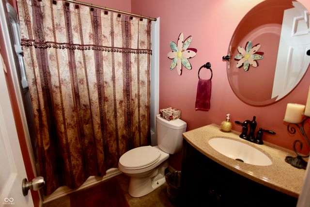 54 W High Street, Mooresville, IN 46158