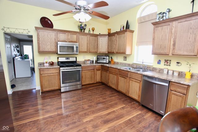 54 W High Street, Mooresville, IN 46158