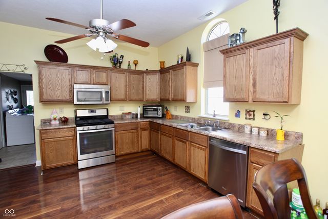 54 W High Street, Mooresville, IN 46158