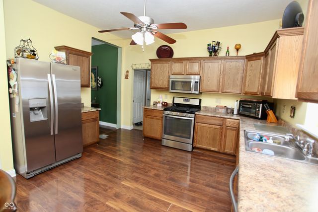 54 W High Street, Mooresville, IN 46158