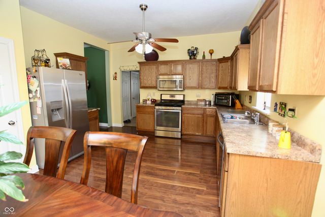 54 W High Street, Mooresville, IN 46158