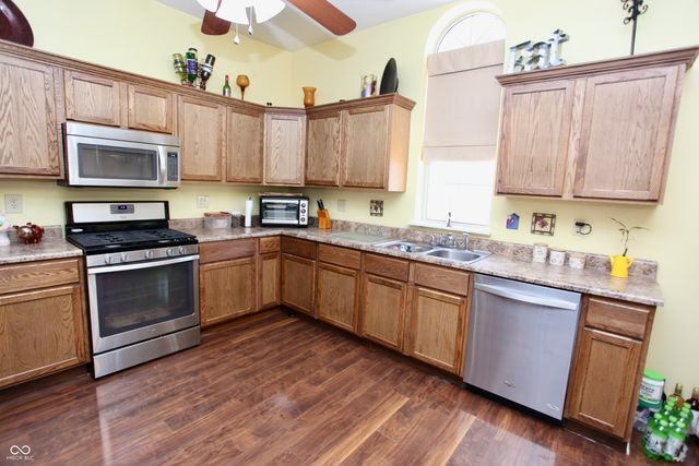 54 W High Street, Mooresville, IN 46158