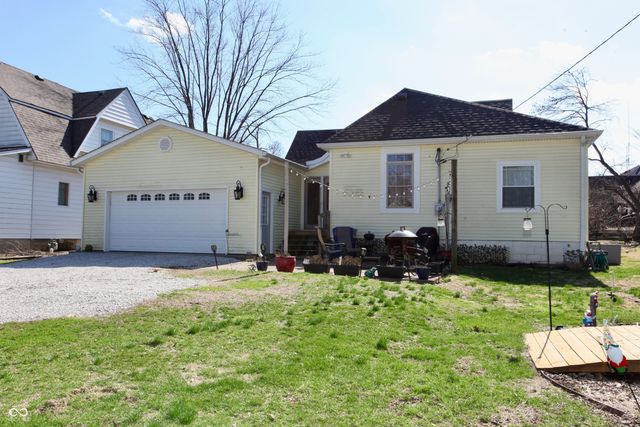 54 W High Street, Mooresville, IN 46158