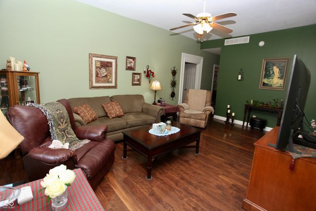 54 W High Street, Mooresville, IN 46158