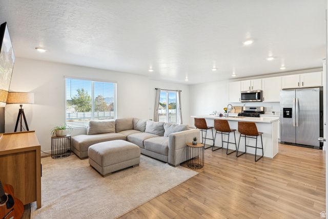 42 N WAYNE WAY, Grantsville, UT 84029