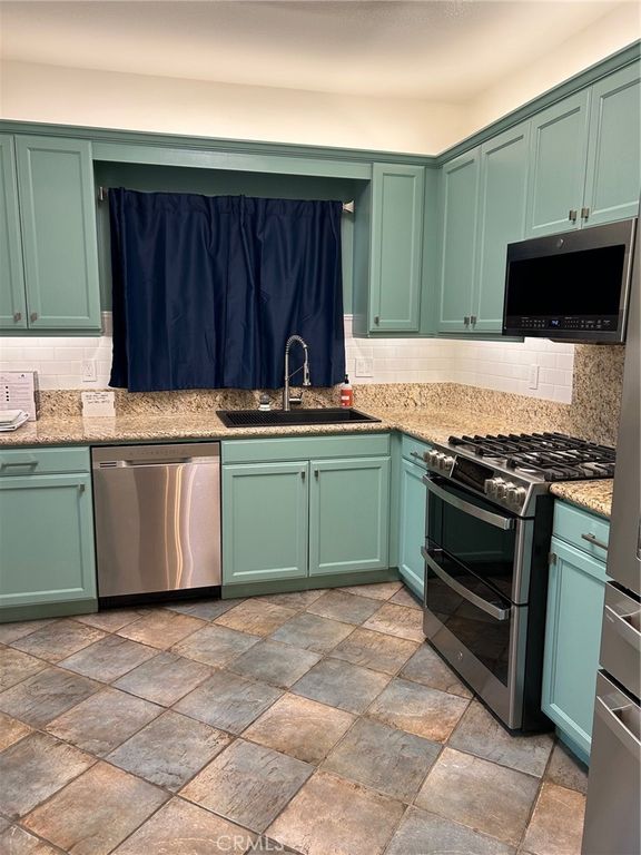 17729 Superior 55, Northridge, CA 91325