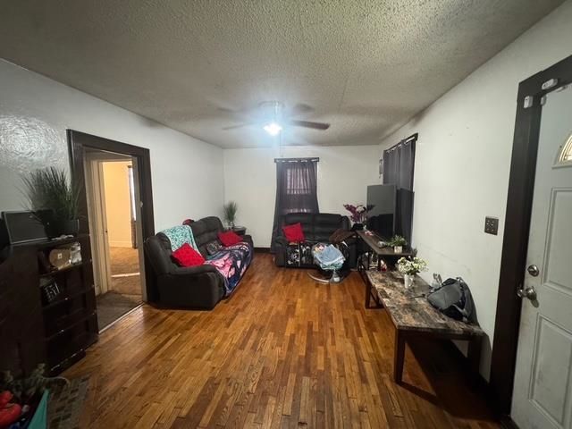 615 S Broadview Ave, Wichita, KS 67218