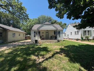 615 S Broadview Ave, Wichita, KS 67218