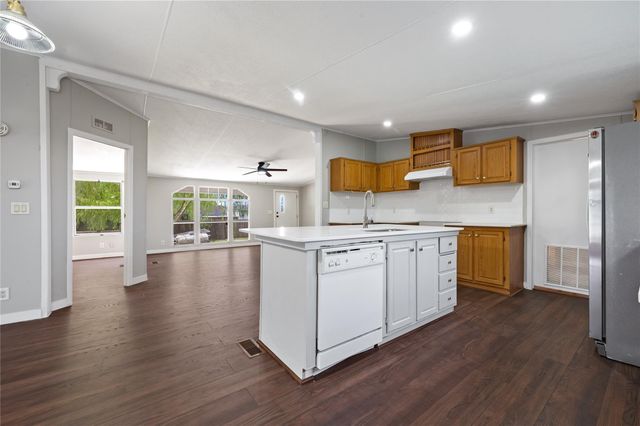 9623 Meadowvine Drive, Houston, TX 77044