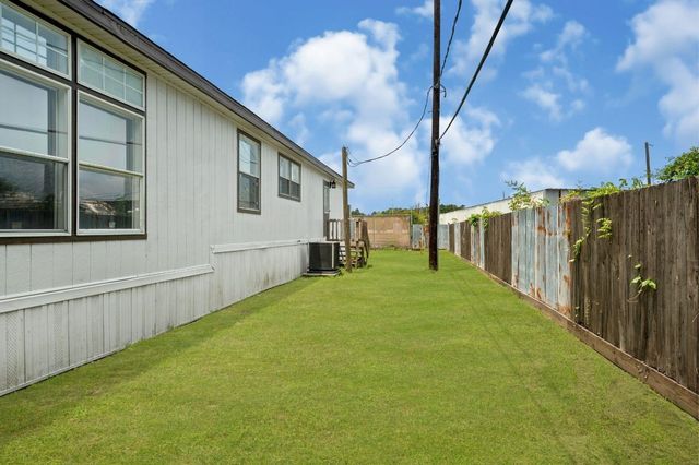 9623 Meadowvine Drive, Houston, TX 77044