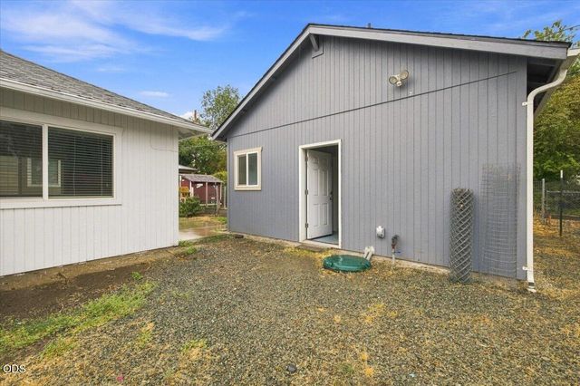 612 S Ivy Street, Medford, OR 97501