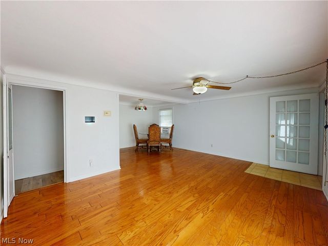 1049 Renfield Road, Cleveland Heights, OH 44121