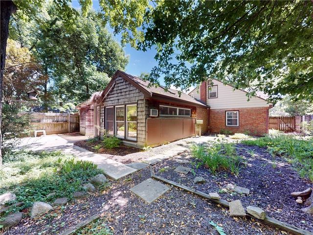 1049 Renfield Road, Cleveland Heights, OH 44121