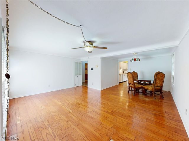 1049 Renfield Road, Cleveland Heights, OH 44121