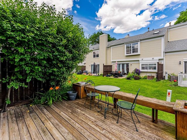1523 Apple Grove Lane, Westmont, IL 60559