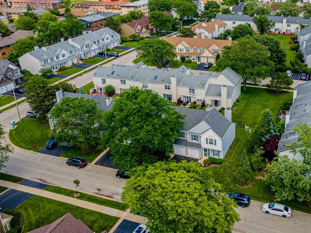 1523 Apple Grove Lane, Westmont, IL 60559