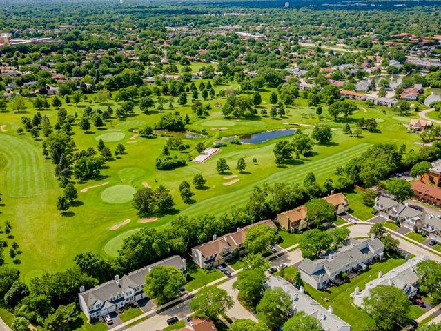 1523 Apple Grove Lane, Westmont, IL 60559