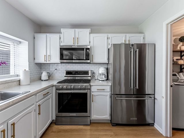 1523 Apple Grove Lane, Westmont, IL 60559