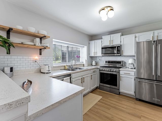 1523 Apple Grove Lane, Westmont, IL 60559