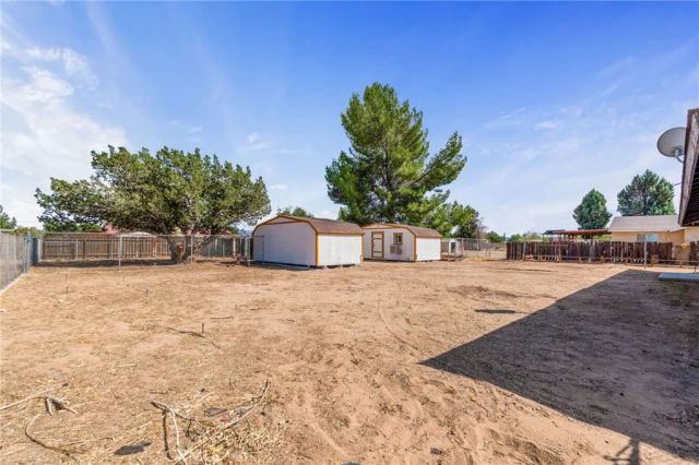 9925 Redwood, Hesperia, CA 92345