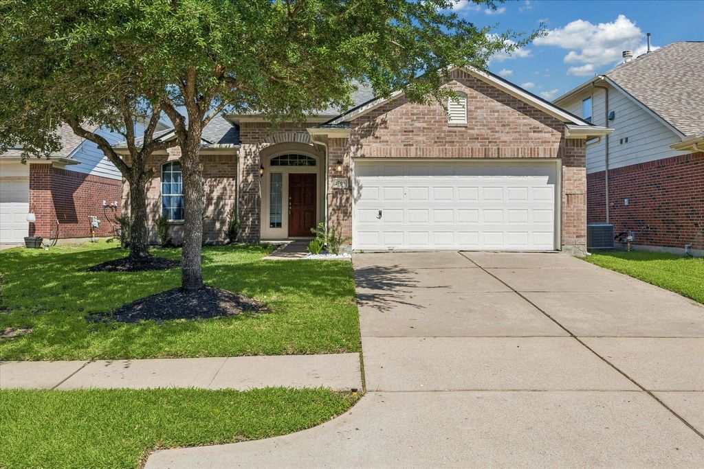 2709 Shallow Falls Court, Pearland, TX 77584