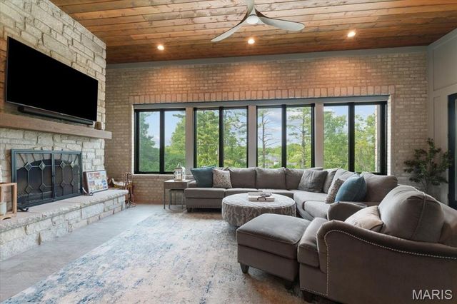 12723 Topping Acres, St Louis, MO 63131