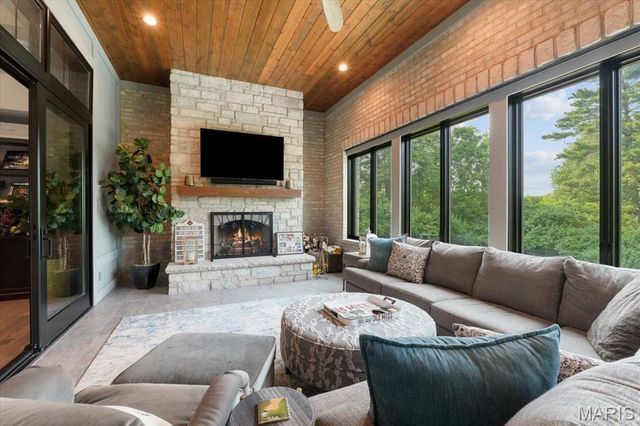 12723 Topping Acres, St Louis, MO 63131